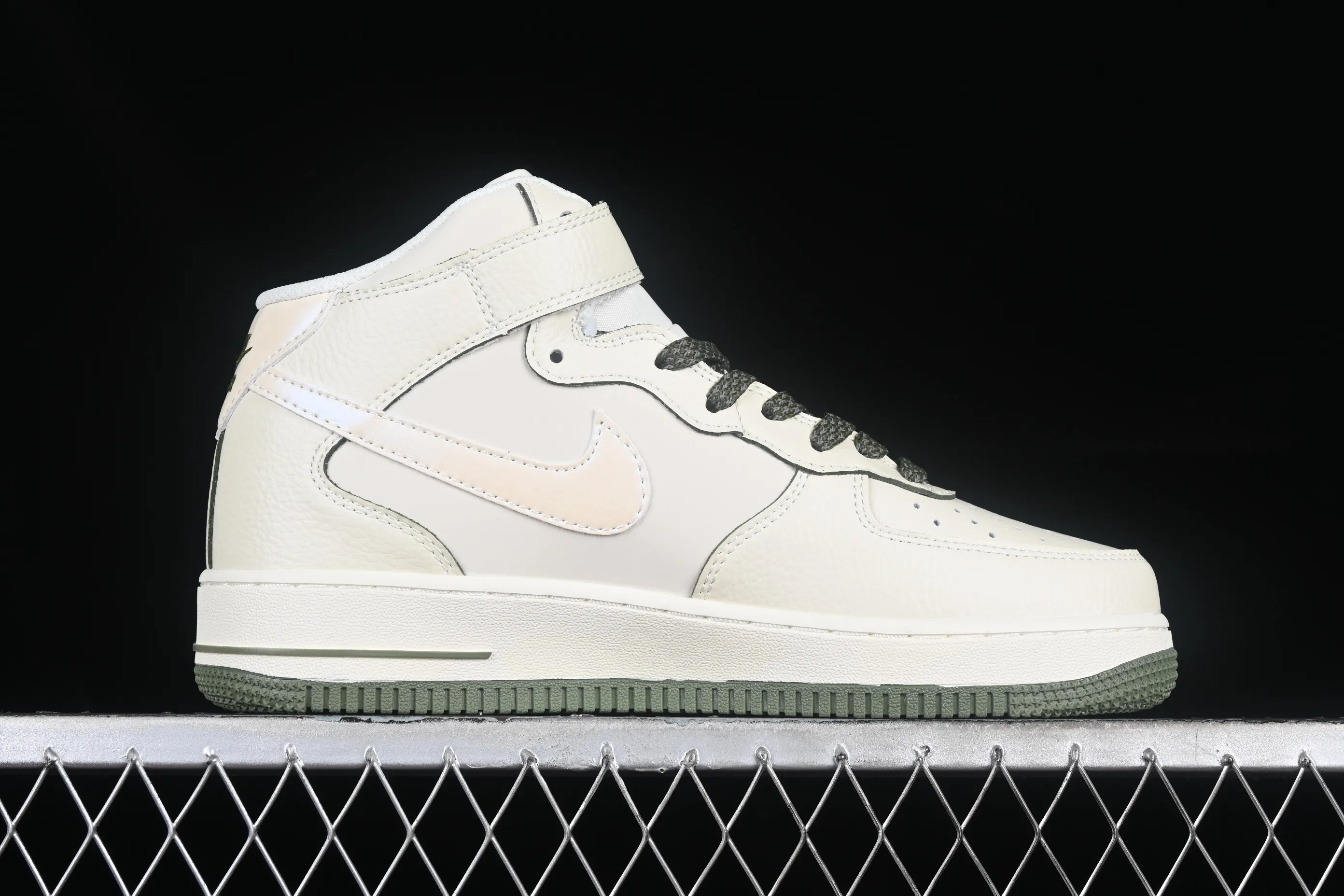 All categories Nk Air Force 1 Air Force series Nk Air Force 1 Mid Air Force mid-top Nk Air Force 1'07 Mid green pearlescent small hook Air Force One mid-top casual sneakers SG2356-805